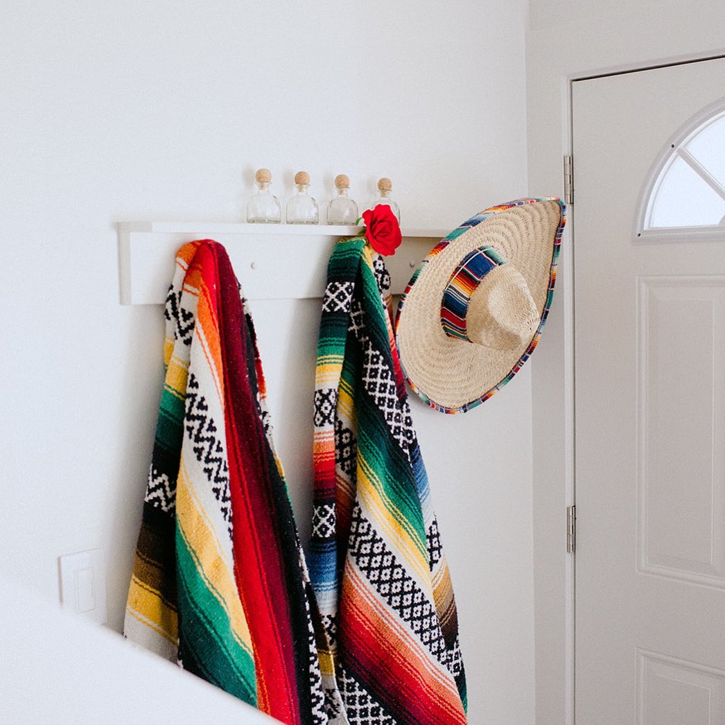 Viva La Fiesta 🎉 we’re feelin’ Fiesta Friday over here 💃🏼

@alibeckphoto 
#thesealoft #vivala #fiestadecor #coastalinterior #beachhousedecor